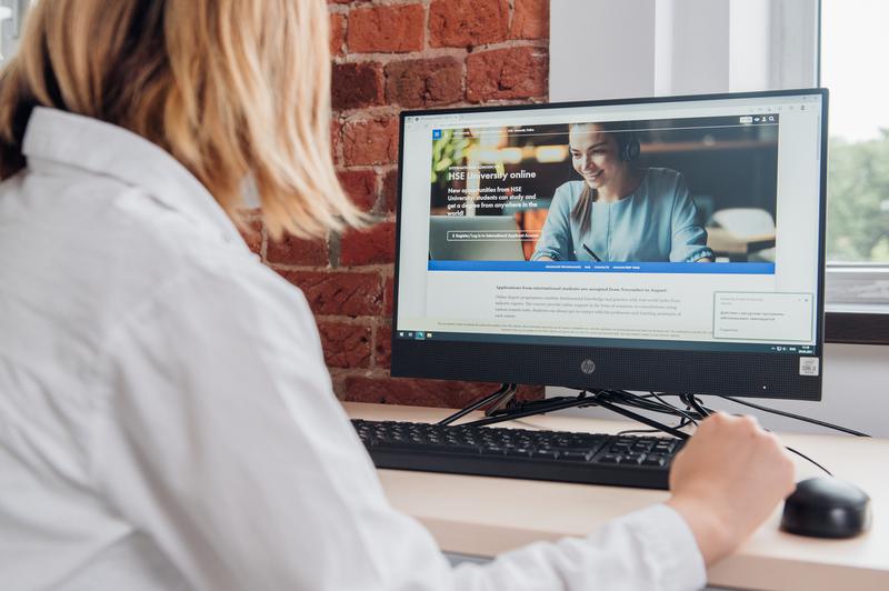 Иллюстрация к новости: ВШЭ — лидер конкурсного отбора Минцифры России по подготовке кадров в области ИИ