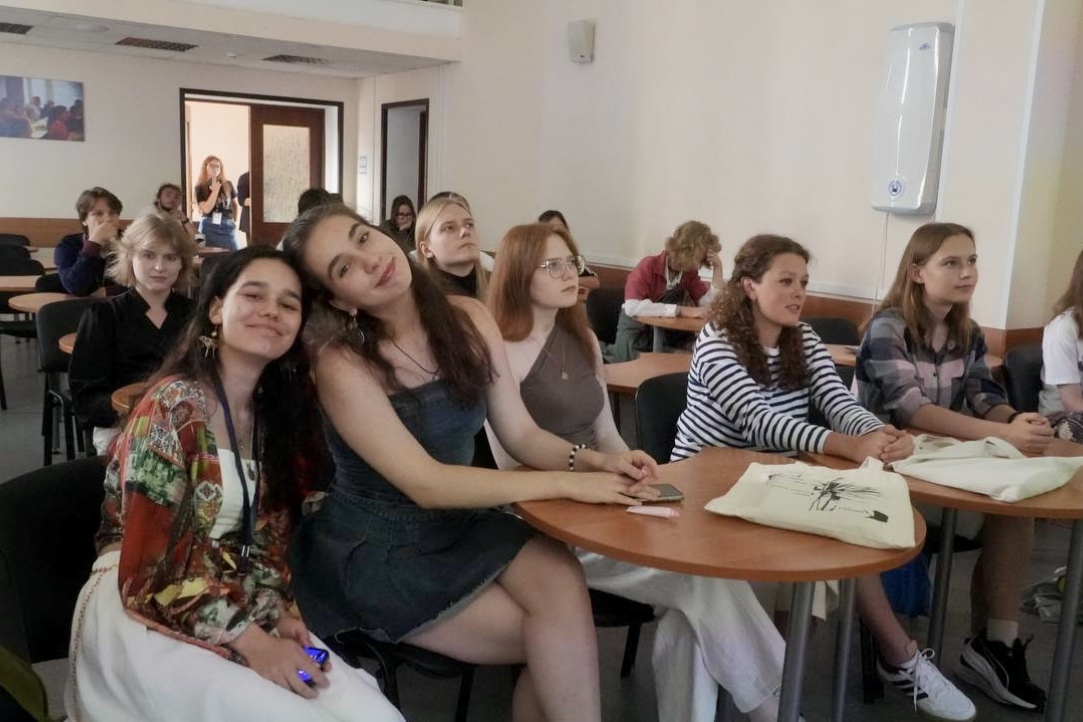 Иллюстрация к новости: ЛИФШ — 2025: «Удивительно, сколько встретилось хороших людей, сколько знаний мы получили»