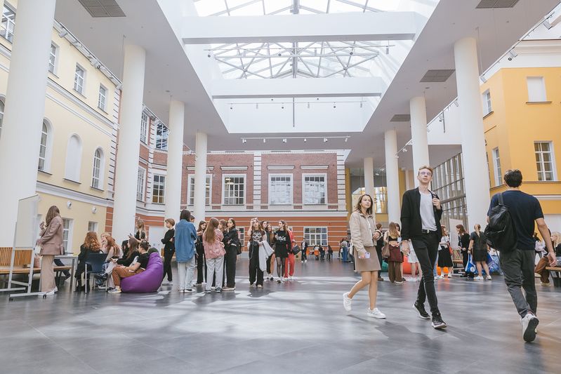 Иллюстрация к новости: «Моя цель — учиться, сдавать сессии, найти друзей среди однокурсников»