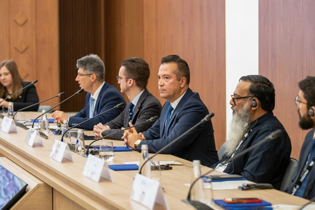 Иллюстрация к новости: «Будущее не угадывают — его создают»: эксперты ВШЭ — о трендах и сценариях XXI века